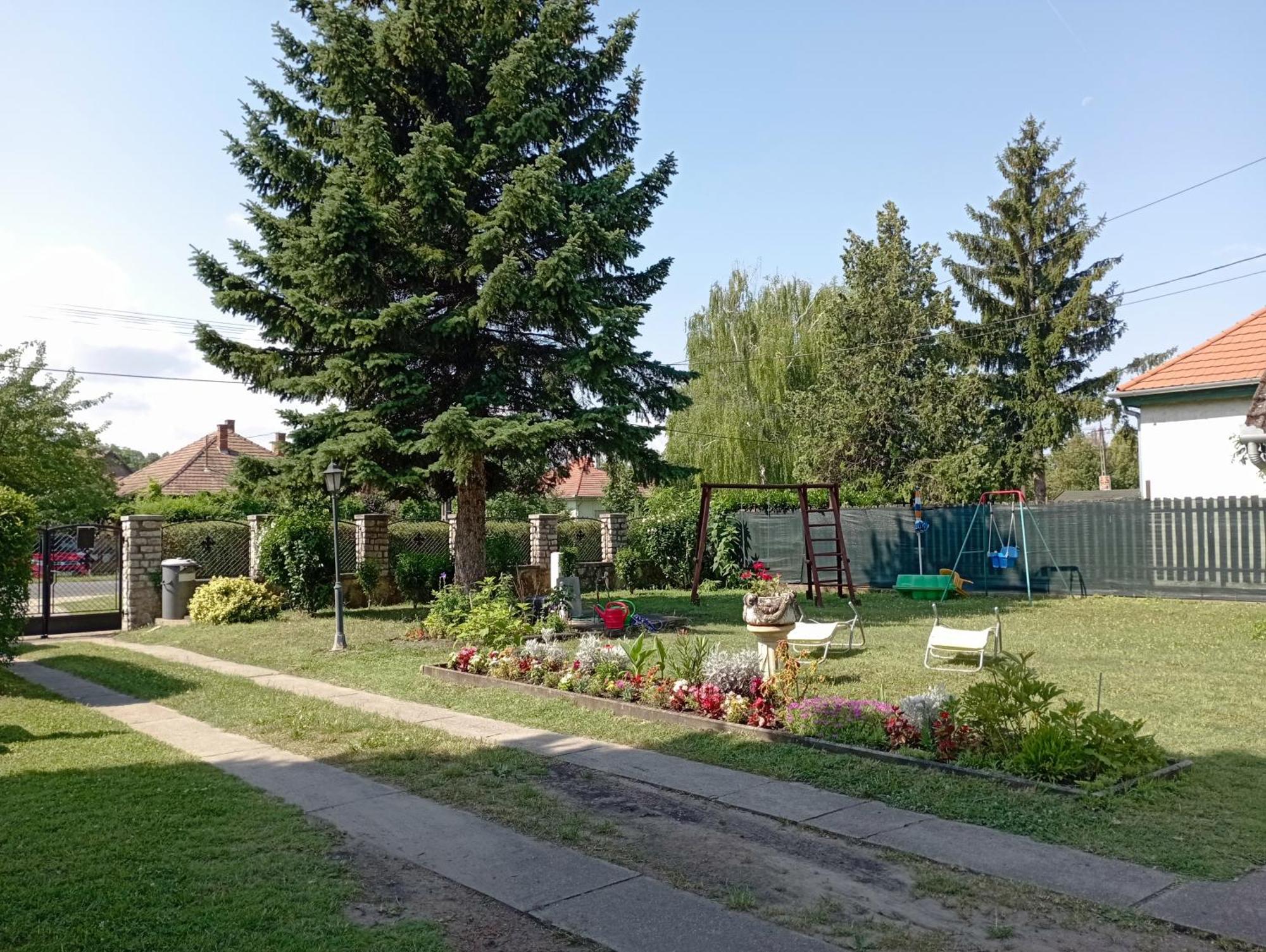 Villa Suzy Zamárdi Buitenkant foto