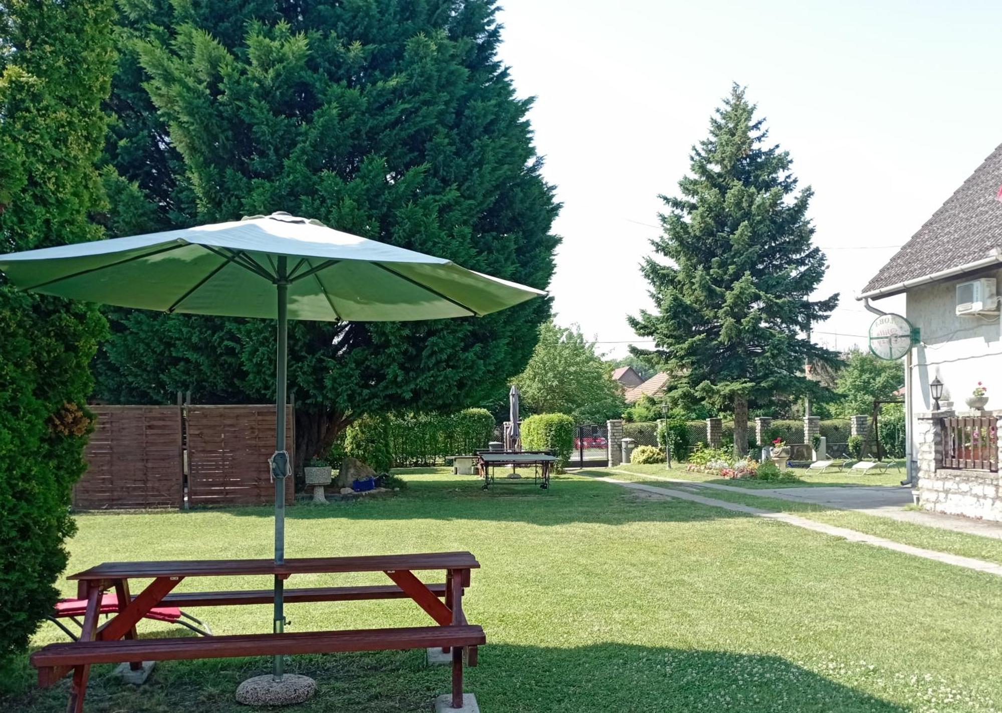 Villa Suzy Zamárdi Buitenkant foto